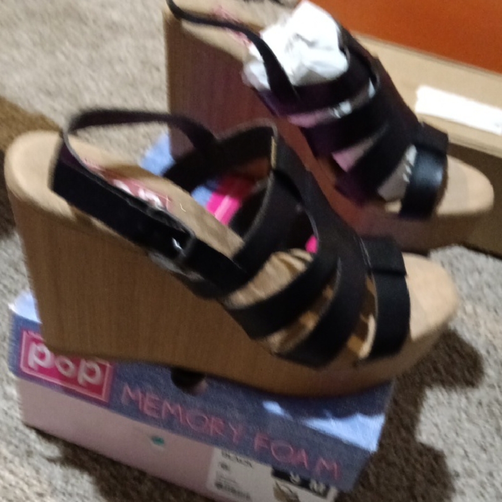 Pop Black and Tan Wedge Shoes with Stylish Design
